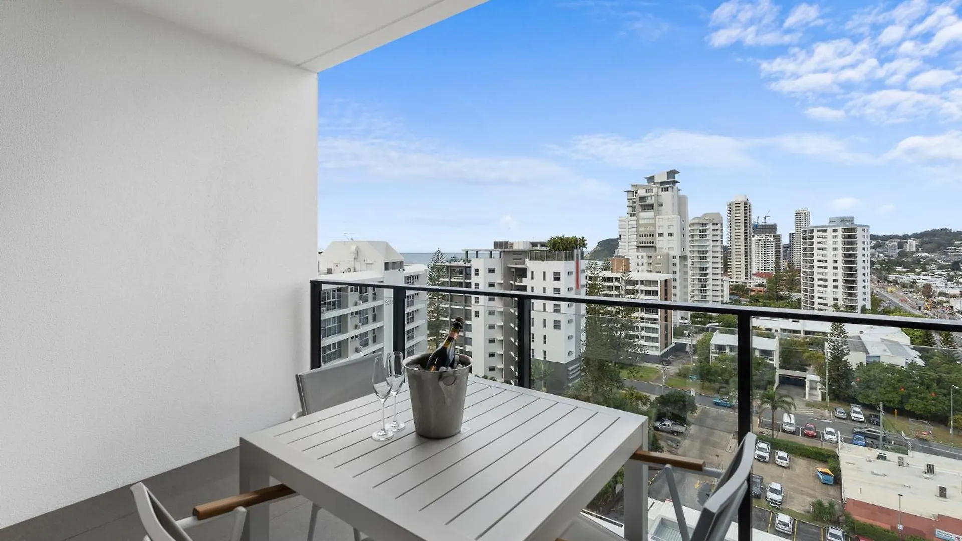 גולד קוסט Immaculate Burleigh Apartment At Sandbar Burleigh Heads אוסטרליה